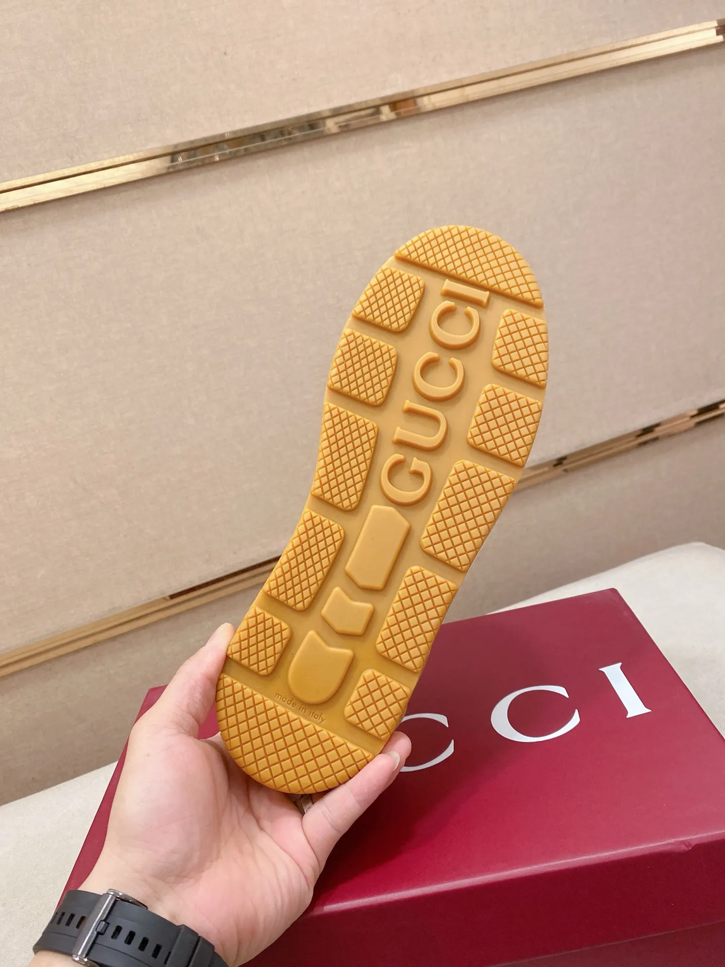 Factory price 442💰New GUCCI (Gucci) counters are available simultaneously, new men's shoes, 😘fabrics are selected imported cowhide, lining: sheepskin lining. 👍🏿 High-end ☄️ air-cushion molded anti-slip rubber outsole, exquisite lines, simple and elegant, comfortable and high-end for leisure travel. Code number: 39 to 44 (45 can be customized and cannot be returned or exchanged)